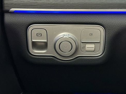 Certified 2025 Mercedes-Benz GLS 450 4MATIC image 32