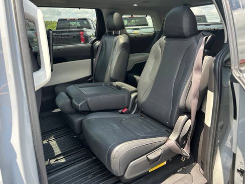 Used 2023 Kia Carnival SX Prestige FWD image 33
