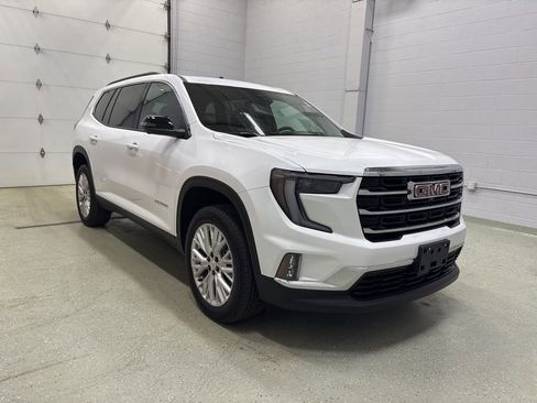 Used 2025 GMC Acadia Elevation w/ Elevation Premium Package image 2