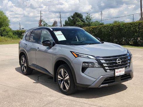 Certified 2025 Nissan Rogue SL AWD/4WD image 3