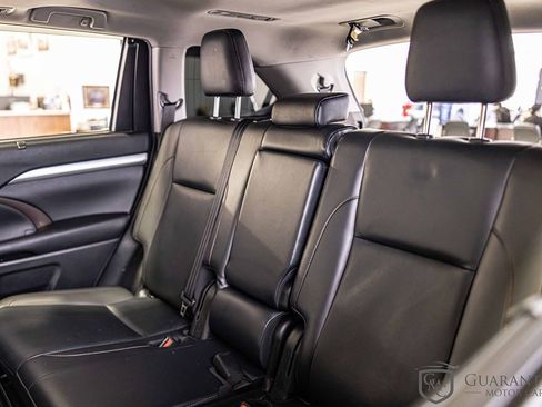 Used 2019 Toyota Highlander XLE AWD/4WD image 33