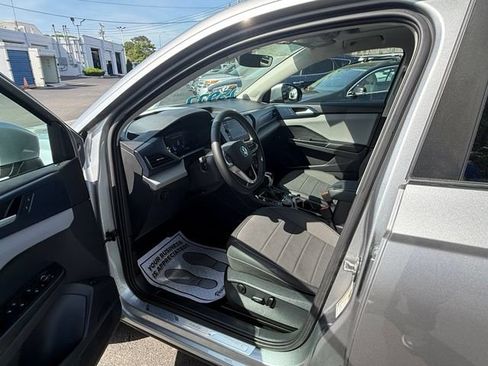 Certified 2023 Volkswagen Taos SE w/ Panoramic Sunroof Package AWD/4WD image 10