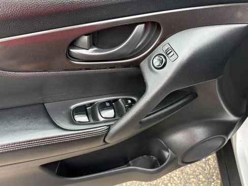 Used 2020 Nissan Rogue S AWD/4WD image 15