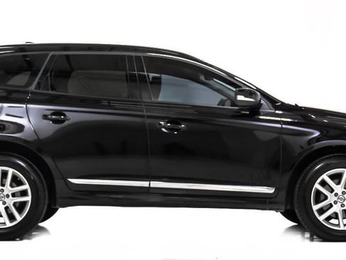 Used 2017 Volvo XC60 T5 w/ Tailgate Package image 5