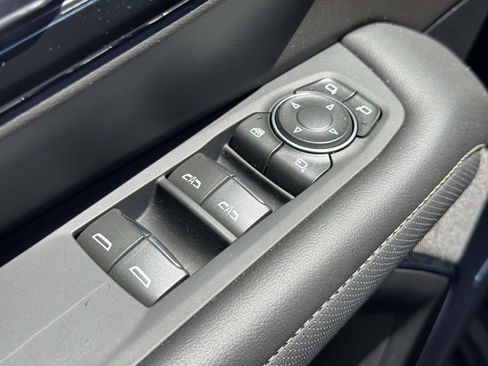 Used 2025 Chevrolet Tahoe Premier AWD/4WD image 21