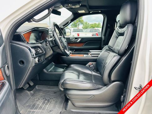 Used 2019 Lincoln Navigator Reserve AWD/4WD image 3