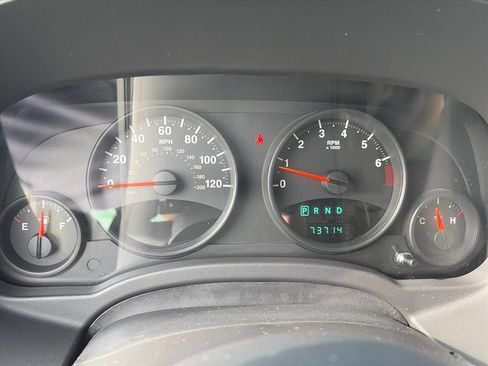 Used 2011 Jeep Compass Sport FWD image 9