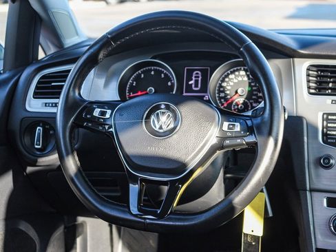 Used 2015 Volkswagen Golf S image 16