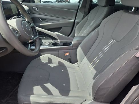 Used 2023 Hyundai Elantra SEL w/ Convenience Package FWD image 19