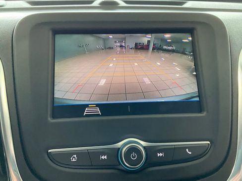 Used 2021 Chevrolet Equinox LS AWD/4WD image 17