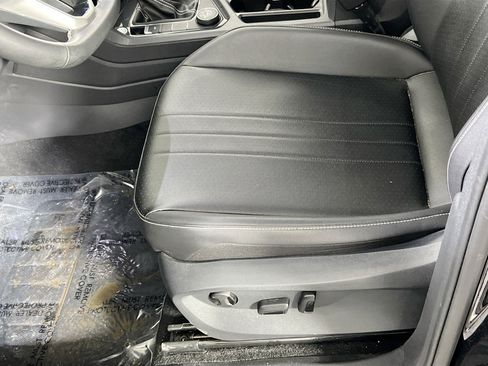 Used 2022 Volkswagen Tiguan SE image 18