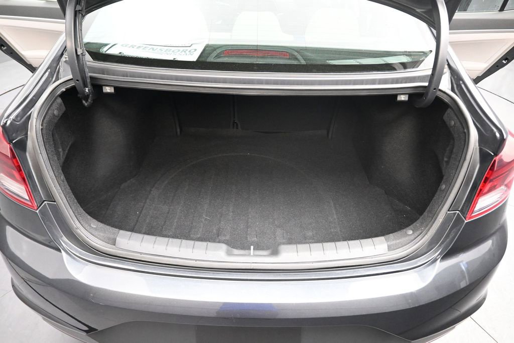 Used 2020 Hyundai Elantra SE FWD image 14