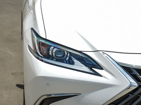 Used 2025 Lexus ES 350 w/ Premium Package FWD image 10