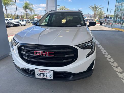 Used 2020 GMC Terrain SLE w/ Elevation Edition FWD image 2