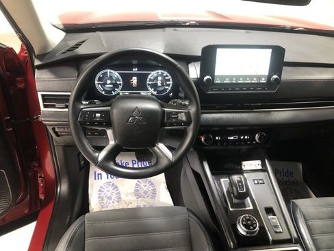 Used 2024 Mitsubishi Outlander SE image 27