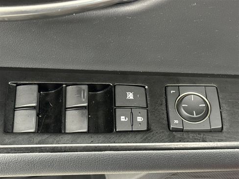 Used 2022 Lexus UX 200 image 18