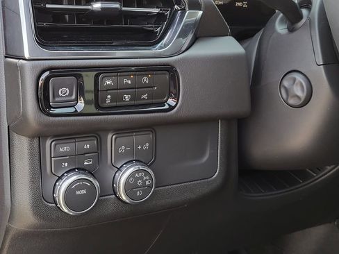 New 2026 GMC Yukon Denali image 8