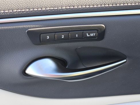 Used 2025 Lexus ES 300h w/ Premium Package image 11