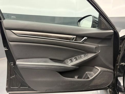 Used 2018 Honda Accord Sport image 9