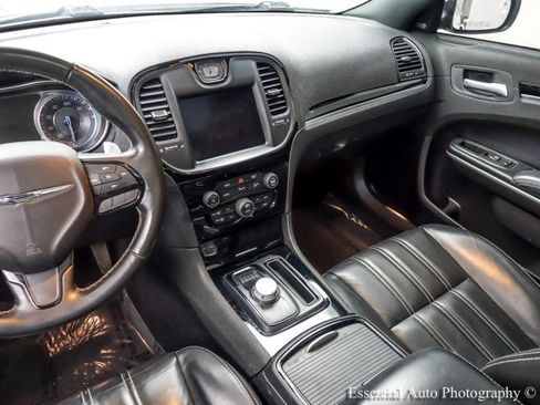 Used 2022 Chrysler 300 S image 17