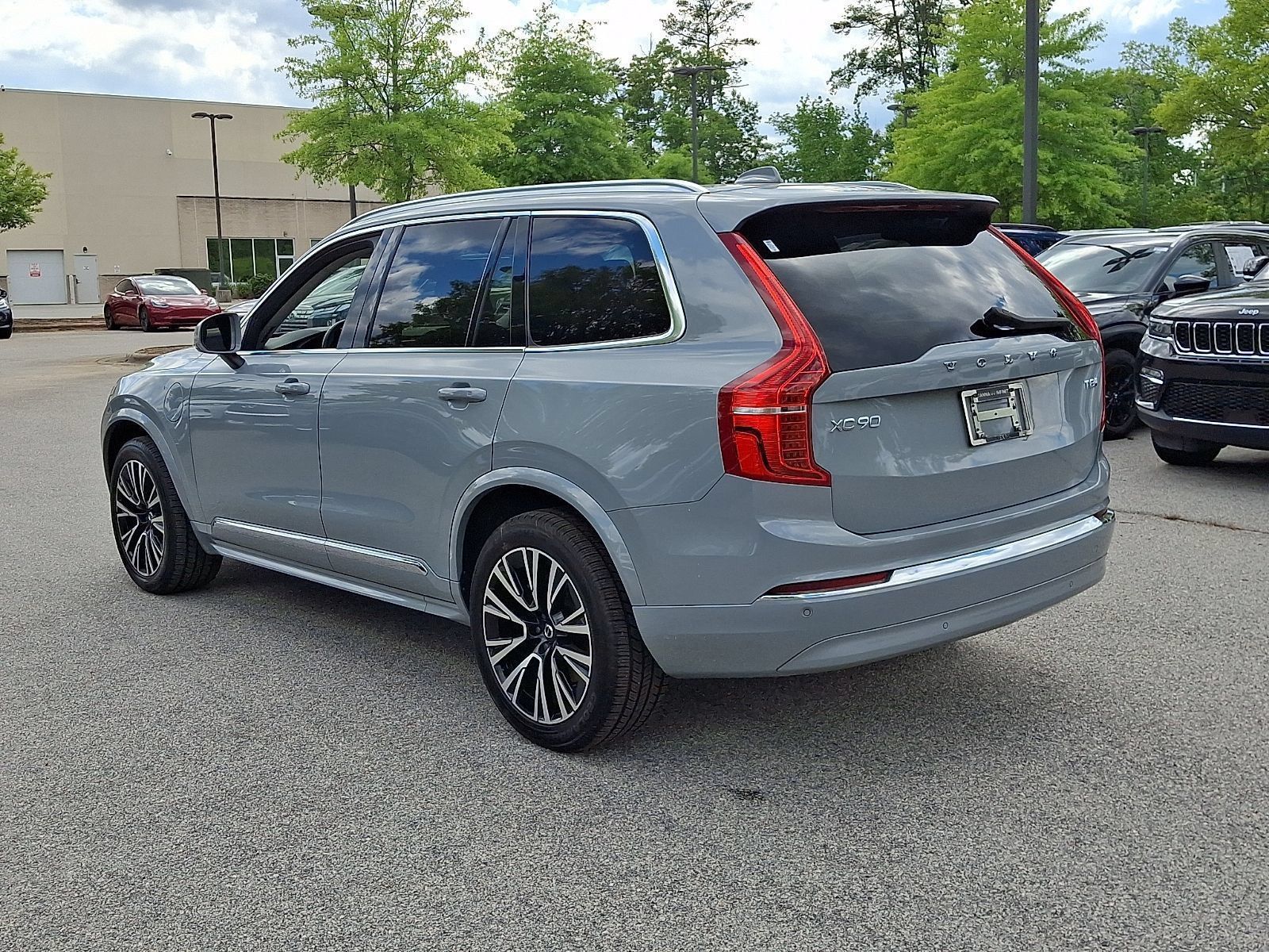 Used 2025 Volvo XC90 T8 Core w/ Protection Package AWD/4WD image 4