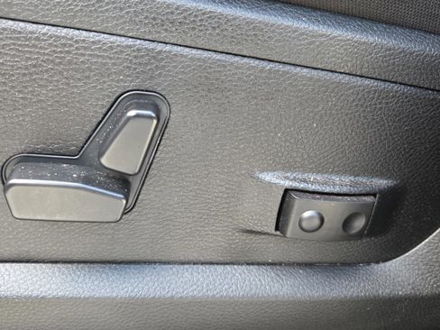 Used 2024 RAM 2500 Big Horn w/ Bed Utility Group image 11