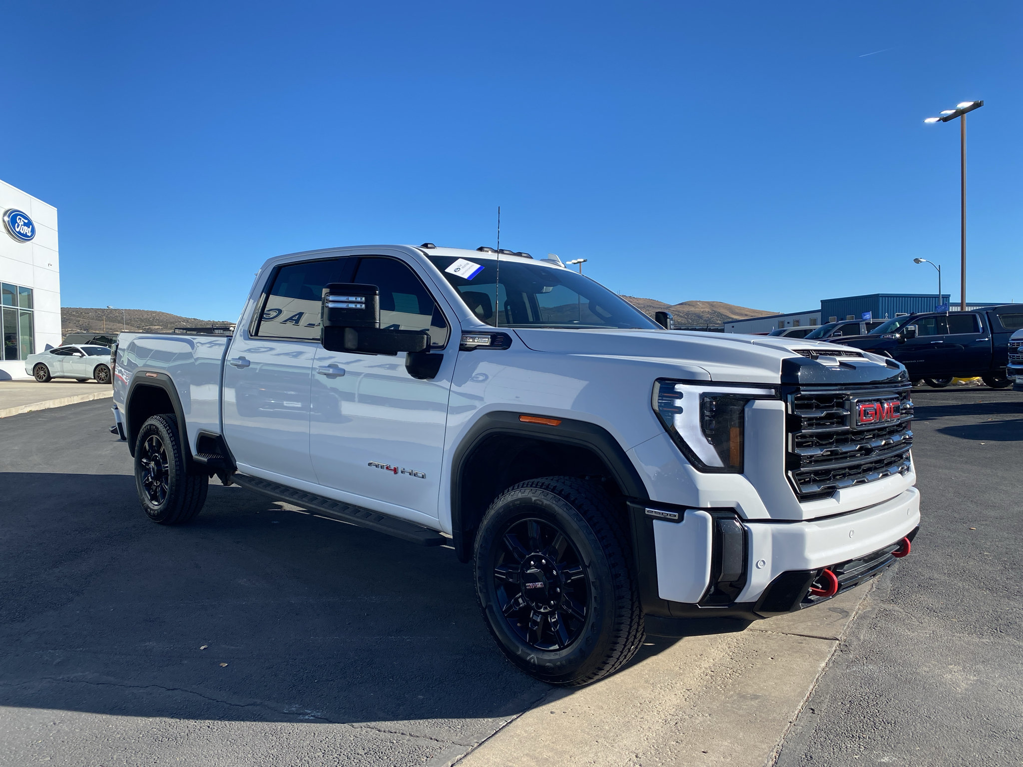Used 2024 GMC Sierra 2500 AT4 w/ AT4 Premium Plus Package AWD/4WD image 23