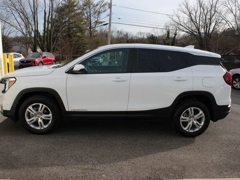 Used 2024 GMC Terrain SLE image 10