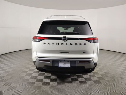 Used 2024 Nissan Pathfinder SL w/ Black Appearance Package image 6
