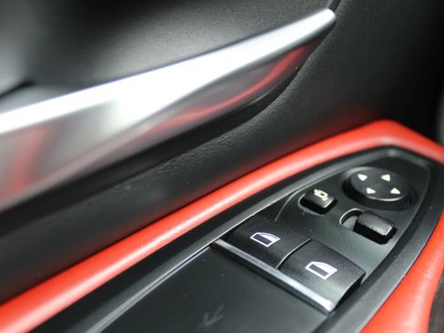 Used 2018 BMW M4 Coupe RWD image 30