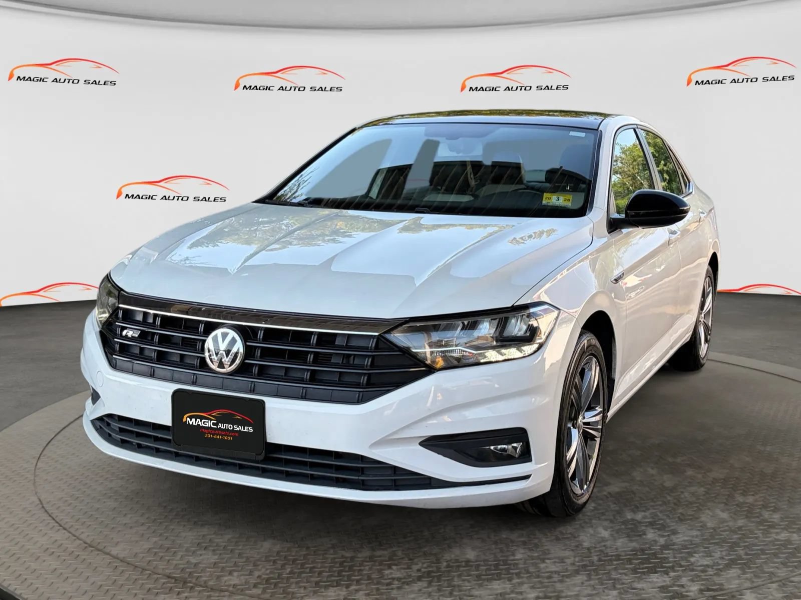 Used 2019 Volkswagen Jetta R-Line w/ R-Line Cold Weather Package FWD image 1