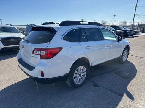 Used 2017 Subaru Outback 2.5i Premium image 3