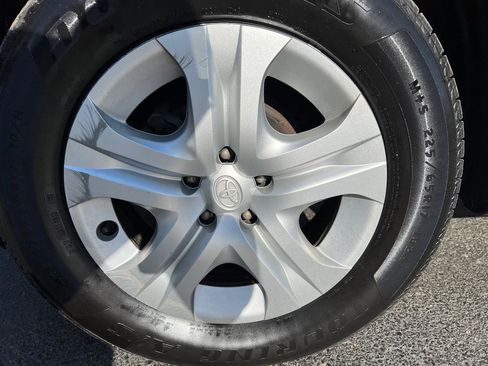 Used 2015 Toyota RAV4 LE AWD/4WD image 11