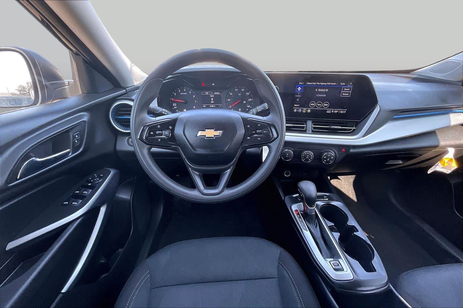 Used 2025 Chevrolet Trax LS FWD image 6