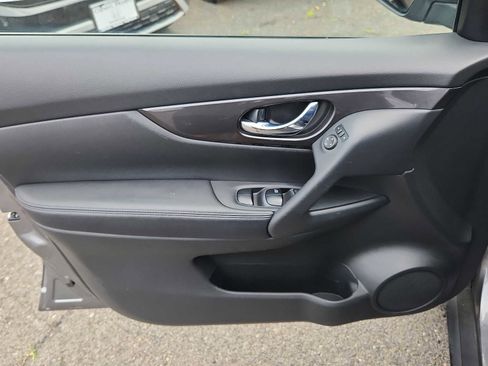 Used 2020 Nissan Rogue SV AWD/4WD image 12