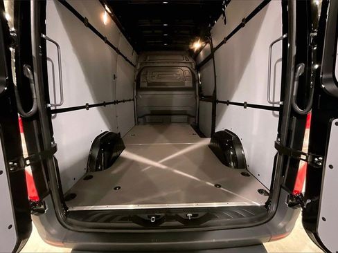 Used 2025 Mercedes-Benz Sprinter 2500 image 9