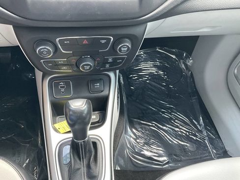 Used 2019 Jeep Compass Latitude w/ Popular Equipment Group image 17