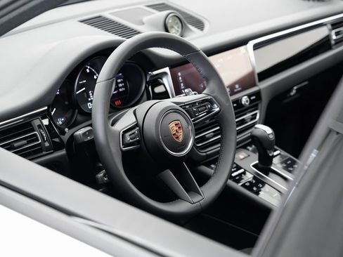 New 2025 Porsche Macan image 9