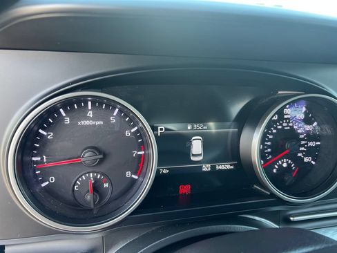 Used 2024 Kia Carnival LX FWD image 26