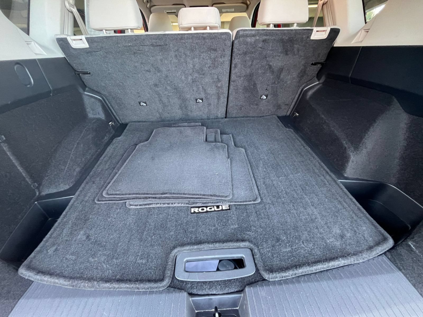 Used 2025 Nissan Rogue SV AWD/4WD image 32
