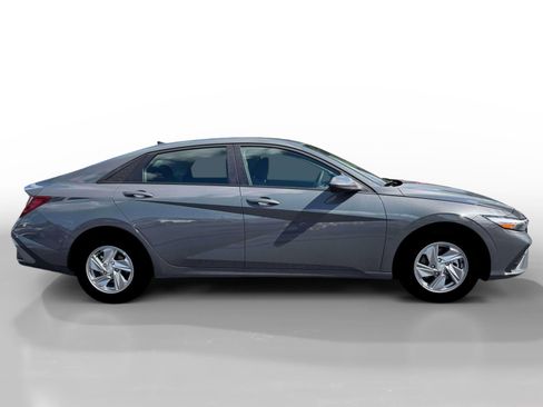 New 2026 Hyundai Elantra SE FWD image 9