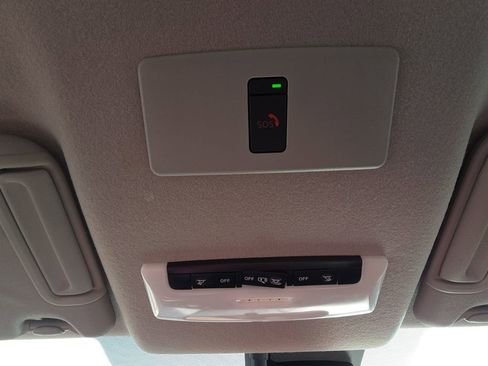 Used 2024 Nissan Versa SR FWD image 24
