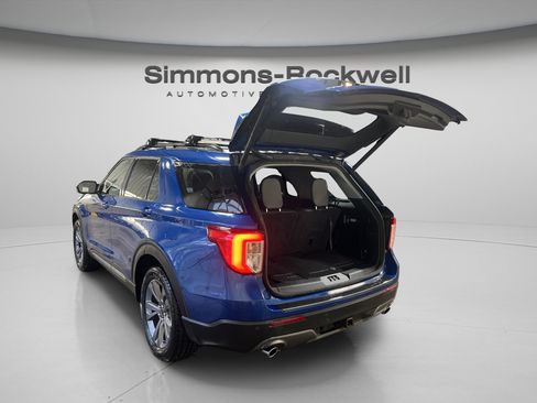 Used 2022 Ford Explorer XLT w/ Equipment Group 202A image 30