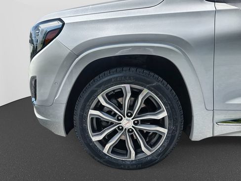 Used 2020 GMC Terrain Denali w/ Denali Premium Package FWD image 14