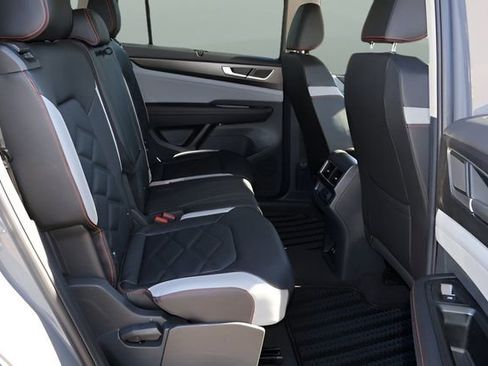 New 2026 Volkswagen Atlas Peak Edition AWD/4WD image 18