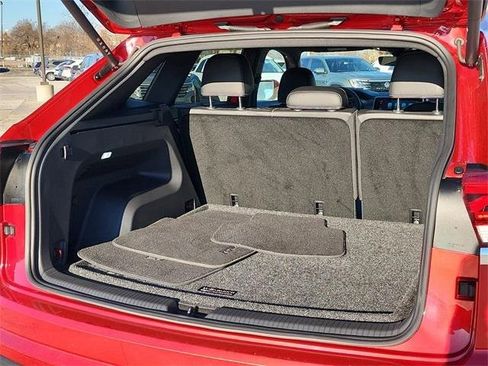 Certified 2024 Volkswagen Atlas Cross Sport SE w/ Panoramic Sunroof Package image 5