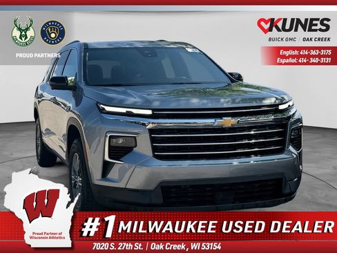 Used 2024 Chevrolet Traverse LT AWD/4WD image 1