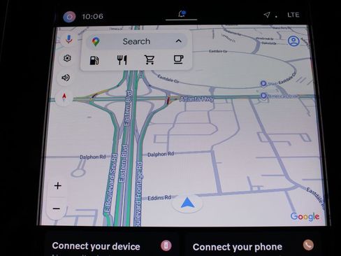 Used 2023 Volvo XC40 B4 Plus w/ Driver Assist Package image 13