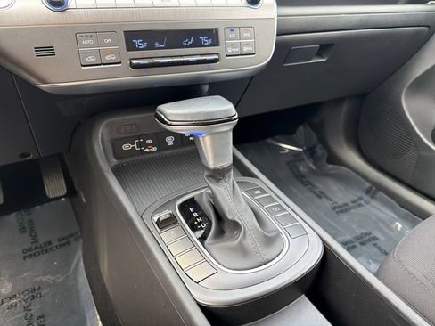 Used 2025 Hyundai Kona SEL AWD/4WD image 17