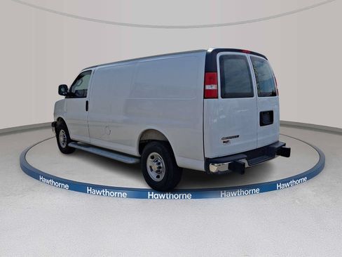 Used 2025 Chevrolet Express 2500 w/ Driver Convenience Package RWD image 4